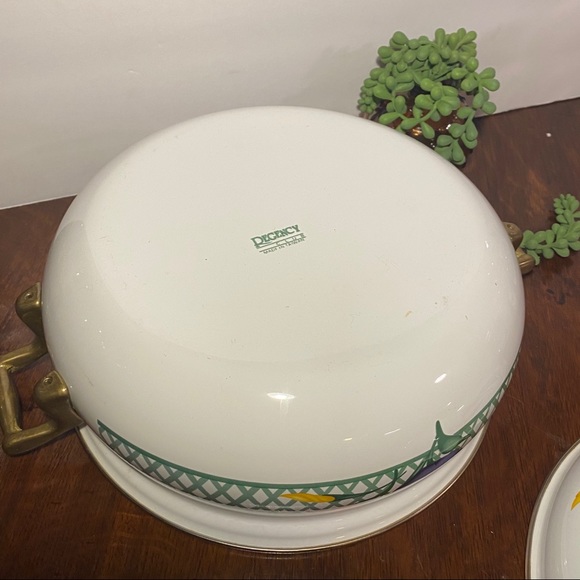 LAST CHANCE Vintage Regency Club Tulip Enamelware Casserole - Picture 6 of 15